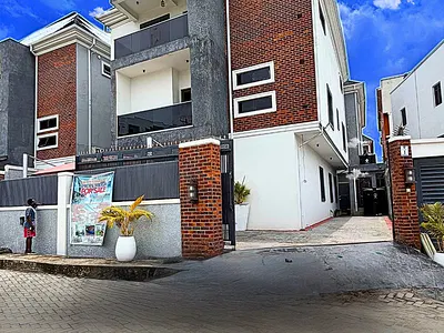 5 Bedroom Detached Duplex