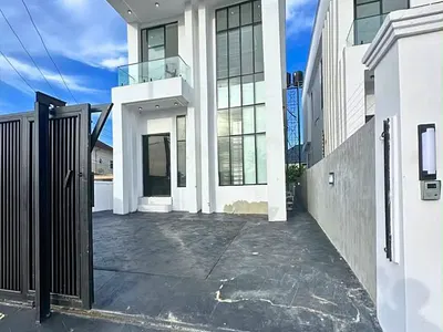 4 Bedrooms