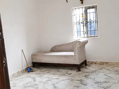 Decent & Cozy 2-Bedroom Flat