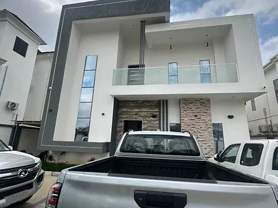 Luxury Smart 5 Bedroom Duplex with Swimming Pool