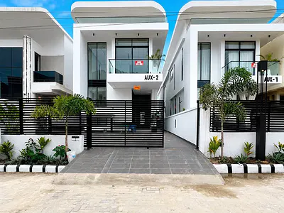 Luxurious 5-Bedroom Fully Detached Duplex with Swimming Pool