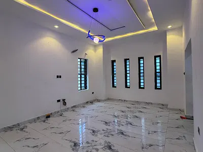 Self Contain Studio