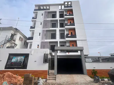 Stunning 2 Bedroom Apartment with Swimming Pool, Gym & Elevator