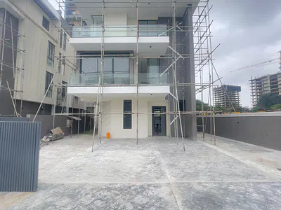 Luxury 6 Bedroom Fully Detached with Pool, Elevator, Cinema and 2 BQS