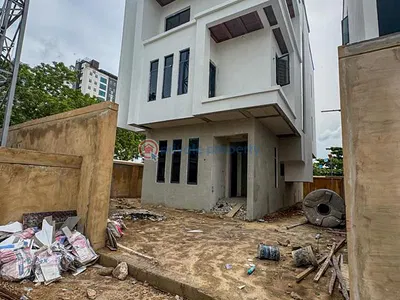 Contemporary Designed 6bedroom Luxury Detached Home
