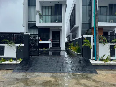 Aesthetically Pleasing 5 Bedroom Detached Duplex with Swimming Pool