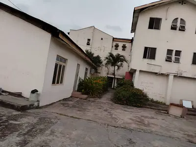 A Storey Building on 760SQM Lamd