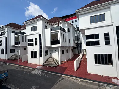 5 Bedroom Detached Duplex with BQ