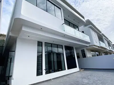 A Breath Taking 4 Bedroom Fully Detached Duplex with BQ