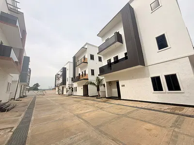 5 Bedroom Detached Duplex with BQ