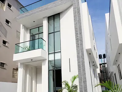 Unique Smart Home 5 Bedroom Detached Duplex
