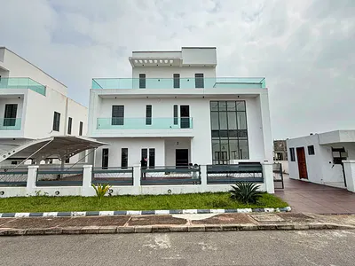 Luxury 5 Bedroom Fully Detached Duplex with Swimming Pool and Cinema