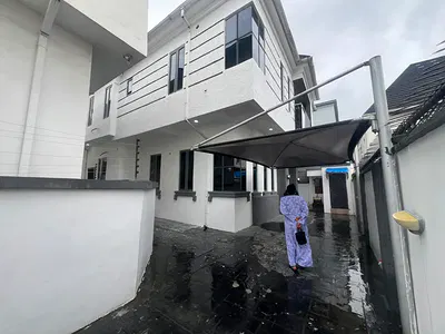Spacious 5 Bedrooms Detached Duplex with a BQ
