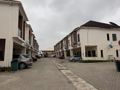 Sharp Well Maintained 4 Bedroom with Pool