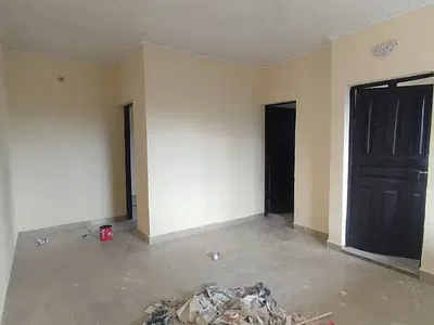 A Well Renovated Room and Parlour Apartment