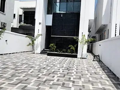 5 Bedroom Fully Detached Duplex with Swimming Pool