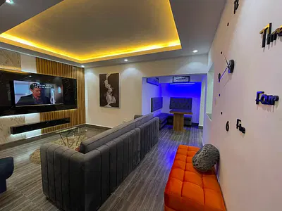 Exquisite 2 Bedroom Apartment
