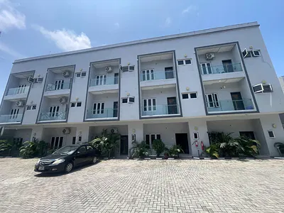Contemporary 4 Bedroom Terraced Duplex
