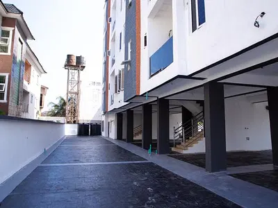 Newly 2 Bedroom Flat with Fitted Kitchen