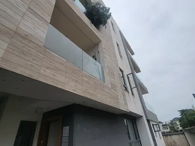 Luxury 4 Bedroom Maisonette