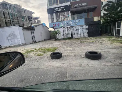 Commercial Building Directly on Admiralty Way. Lekki Phase One .