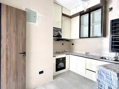 Serviced with 24/7 Power Supply 3 Bedroom En-Suite Sizeable Flat
