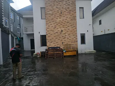 Well Maintained 5 Bedroom Detached Duplex
