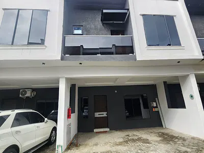 Beautiful Modern 4 Bedroom Terrace Duplex