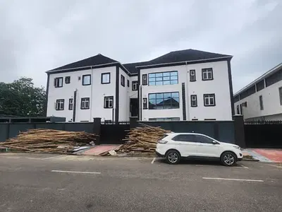 Very Spacious 3 Bedroom Flats with Guest Toilet