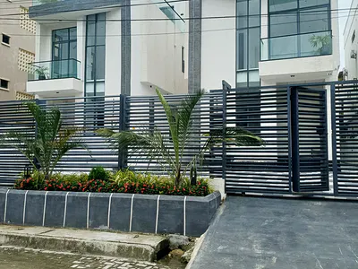 Luxury 5 Bedroom Fully Detached Duplex with Swimming Pool