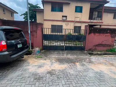 Nice Located 5bedroom Duplex with 2flats Behind