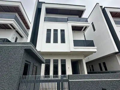 Magnificent Well Built 6 Bedroom Detached House with 2 Rooms BQ