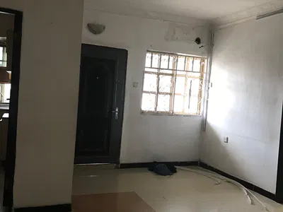 Very Shape 2 Bedroom Flat Upstairs