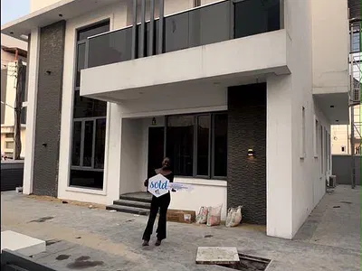 Luxury Furnished 5 Bedroom Duplex with BQ