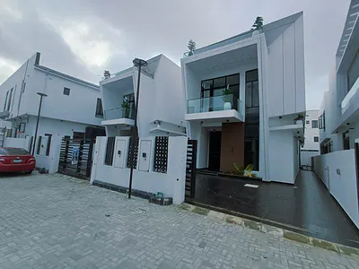 Unique 5 Bedroom Fully Detached Duplex with Swimming Pool