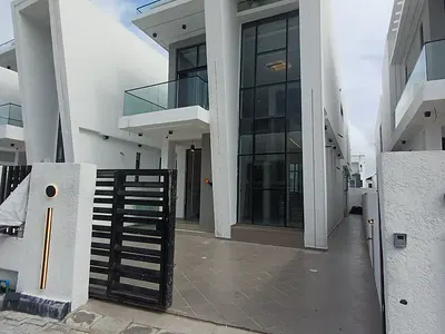 Amazing 5 Bedroom Fully Detached Duplex with Swimming Pool