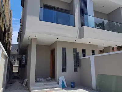 5 Bedrooms * Penthouse Level * 🧑‍ Inbuilt Service Quarters *