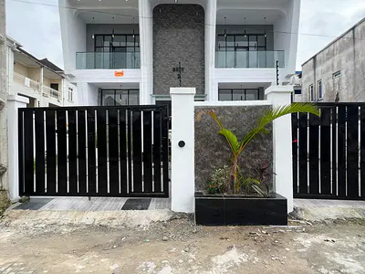 Contemporary Brand-New 4 Bedroom Semi-Detached Duplex with BQ