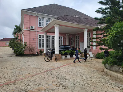 14 Bed Mansion