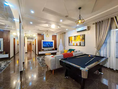 Modern Vintage 2 Bedroom with Private Rooftop Lounge
