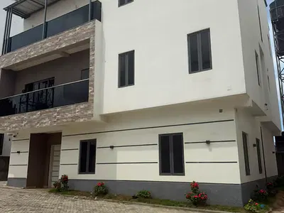 Luxury 5 Bedroom Semi-Detached Duplex