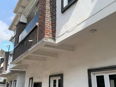 Distress Deal of 5 Bedroom Duplex with BQ, Fitted Kitchen