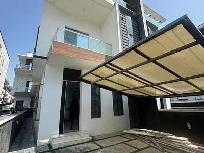 Luxury 5 Bedroom Fully Detached Duplex