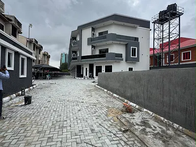 A Well Finished 4 Bed Terrace Duplex + BQ