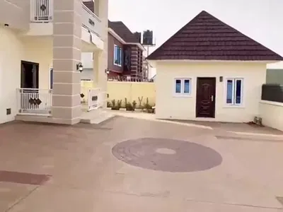 Luxury Finished 4 Bedroom Fully Detached Duplex + BQ (Distress)