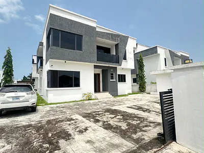 Well-Built Spacious Luxury 4 Bedroom Fully Detached Duplex