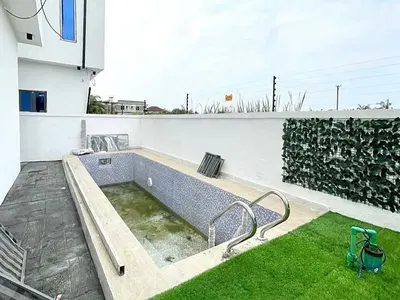 A 5 Bedroom Fully Detached Duplex