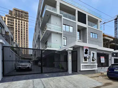 Exquisite Spacious Luxury 5 Bedroom Penthouse with BQS, Swimming Pool