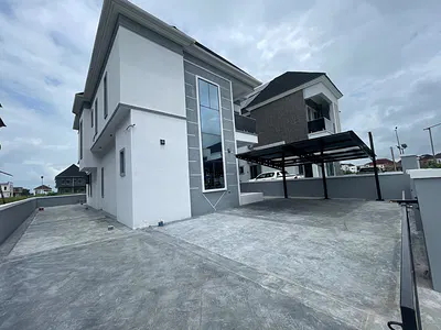 Luxury 5-Bedroom Detached House Plus BQ