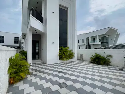 Luxury 5 Bedroom Fully Detached Duplex with BQ & Swimming Pool